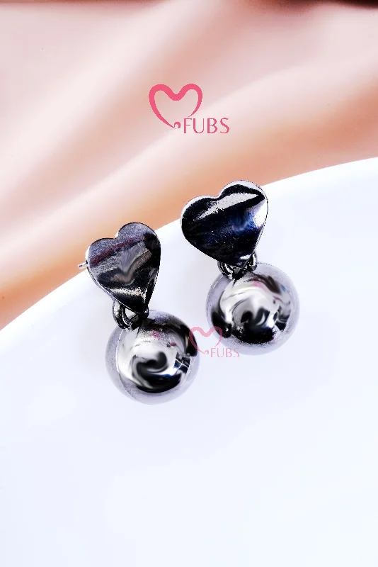 Luxury sapphire ladies earrings-Sterling Metal Heart Pearl Drop Earrings