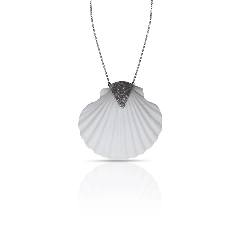 Modern ladies necklaces for casual wear-Jumbo Scallop Shell Necklace