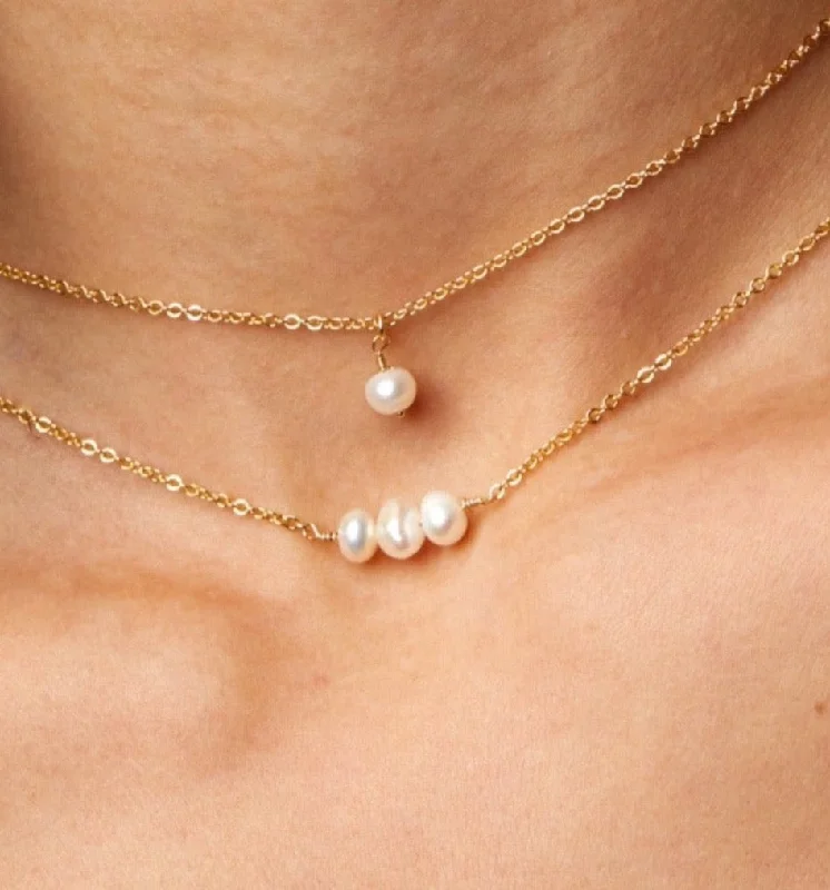 Designer ladies necklaces for special occasions-Dainty Pearl Choker Necklace