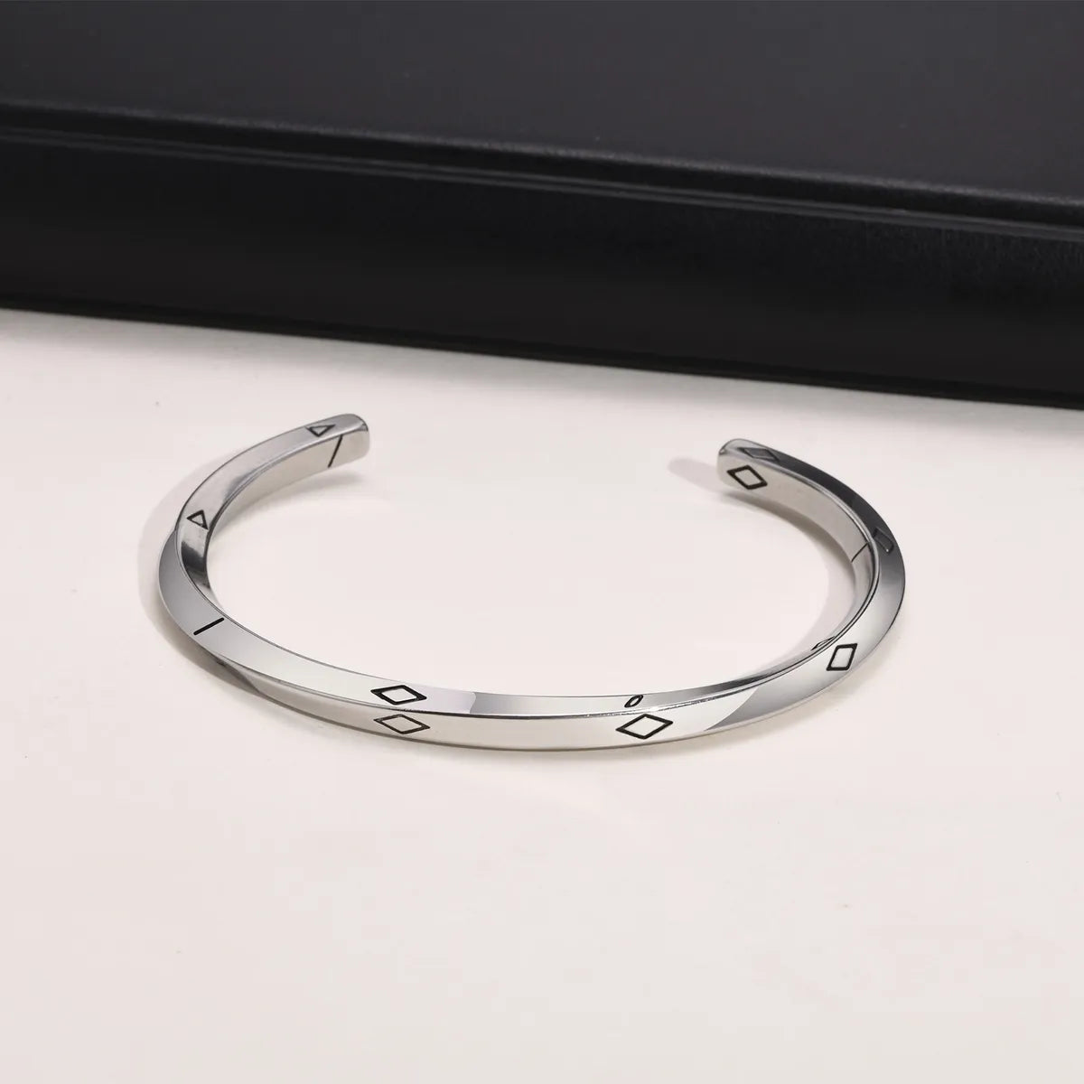 Stylish silver bangles for ladies-Simple Style Solid Color Stainless Steel Handmade Bangle